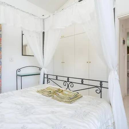 Vilă Charoula Thio *