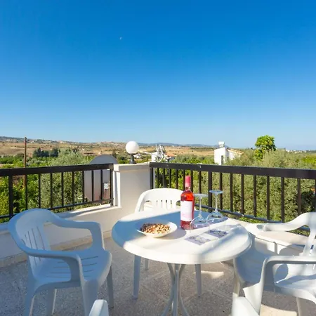 Charoula Thio Vilă *