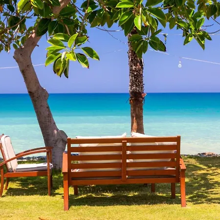 Charoula Thio * Polis