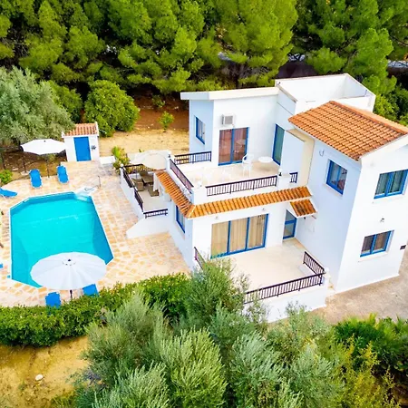 Charoula Thio Vilă *