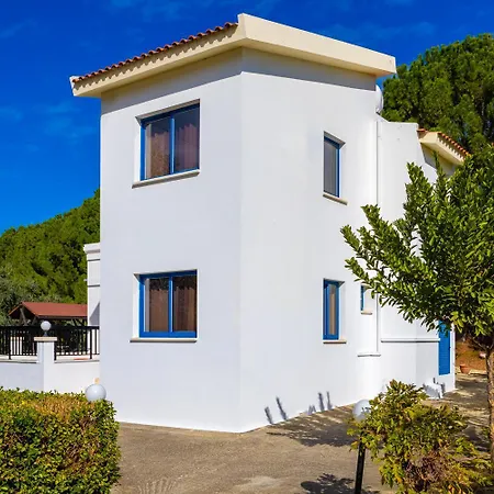 Charoula Thio Vilă *